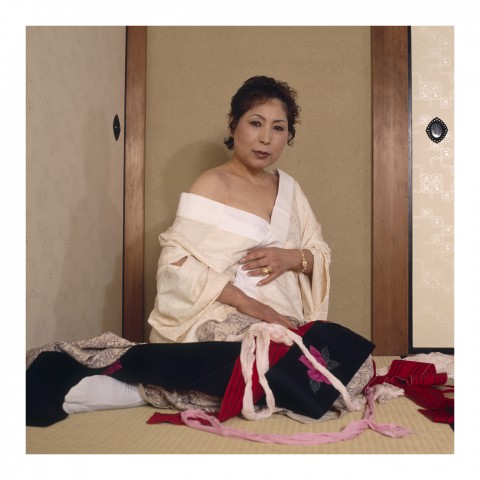 Mme T. portant un kimono débraillé